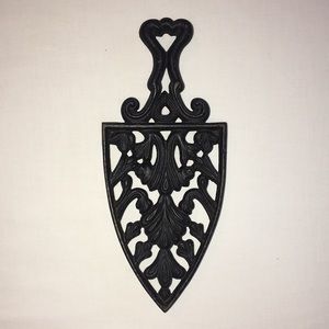 Vintage Virginia Metalcrafters Cast Iron Trivet